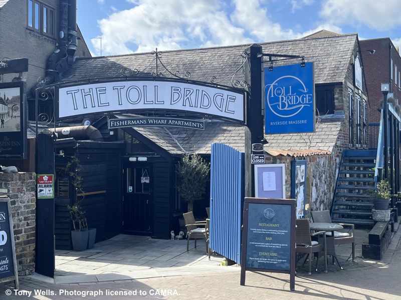 Toll Bridge Restaurant & Bar, Sandwich - External © Tony Wells. (Pub, External, Key). Published on 21-04-2026