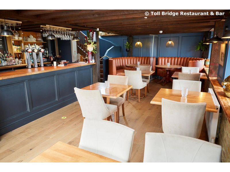 Toll Bridge Restaurant & Bar, Sandwich - Bar. (Pub, Bar). Published on 11-04-2021
