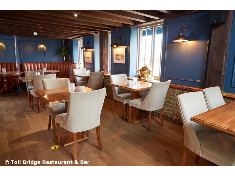 Toll Bridge Restaurant & Bar, Sandwich - Bar. (Pub, Bar). Published on 11-04-2021