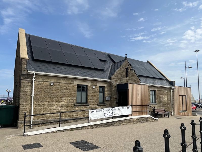 Royal Cinque Ports Yacht Club, Dover - External #2 © Tony Wells. (Pub, External). Published on 17-08-2026 