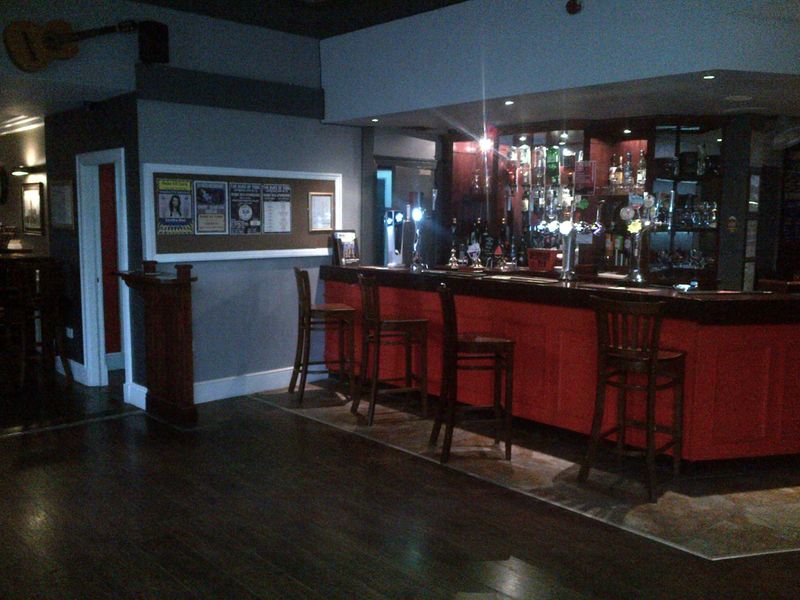 (Pub, Bar). Published on 27-09-2016