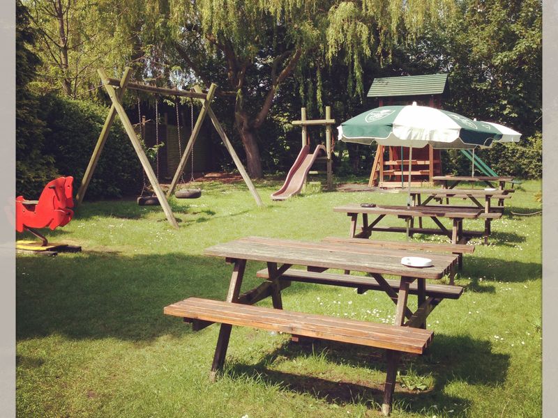 Royal Oak, Ockbrook - garden. (Pub, Garden). Published on 04-12-2014