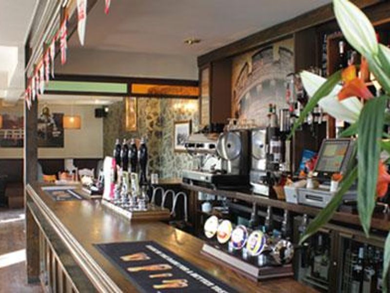 (Pub, Bar). Published on 26-09-2015