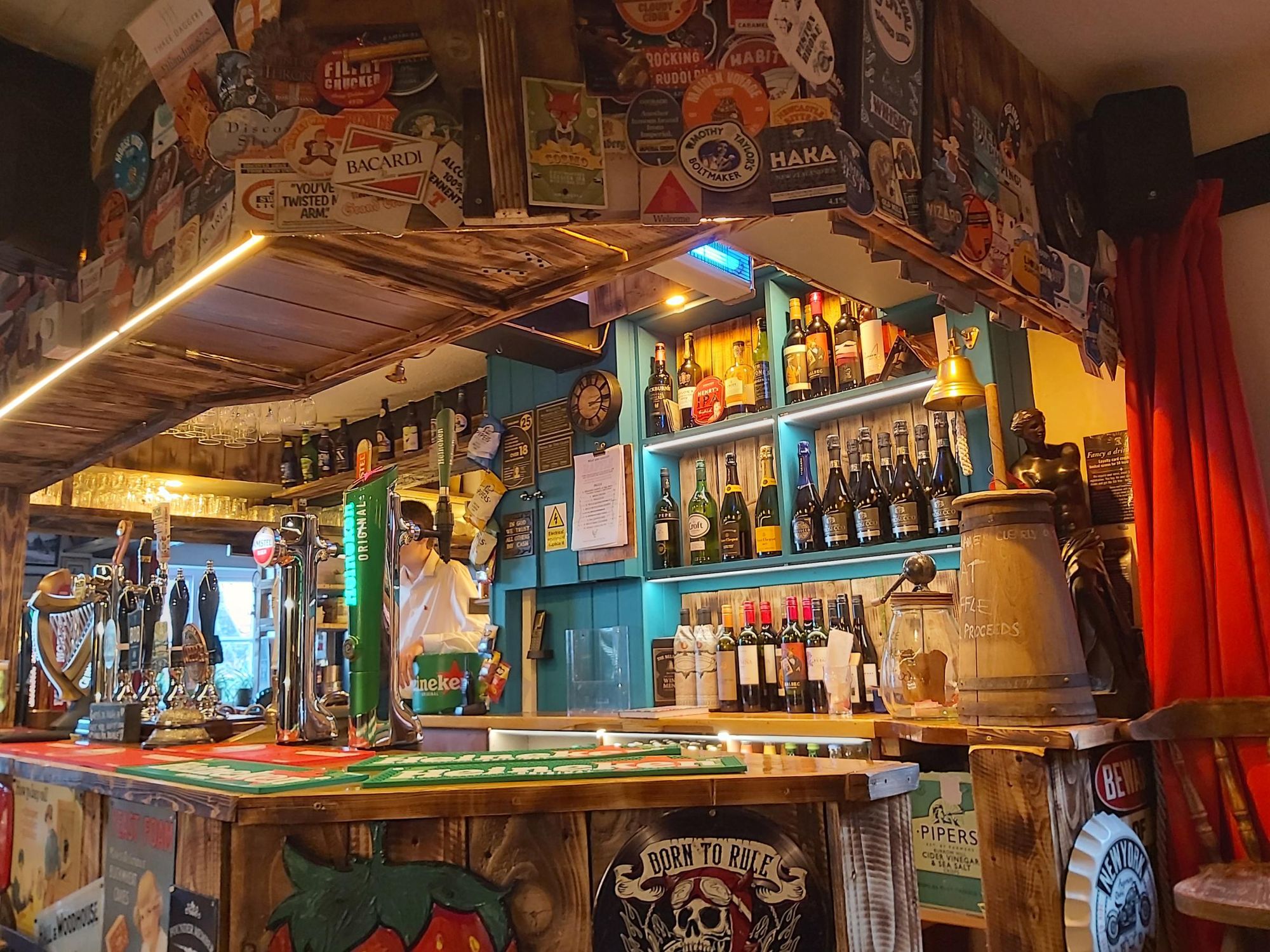 (Pub, Bar). Published on 12-11-2025