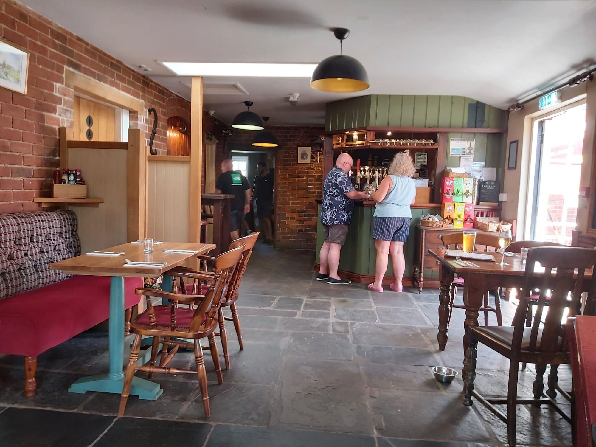 (Bar, Customers). Published on 17-07-2026