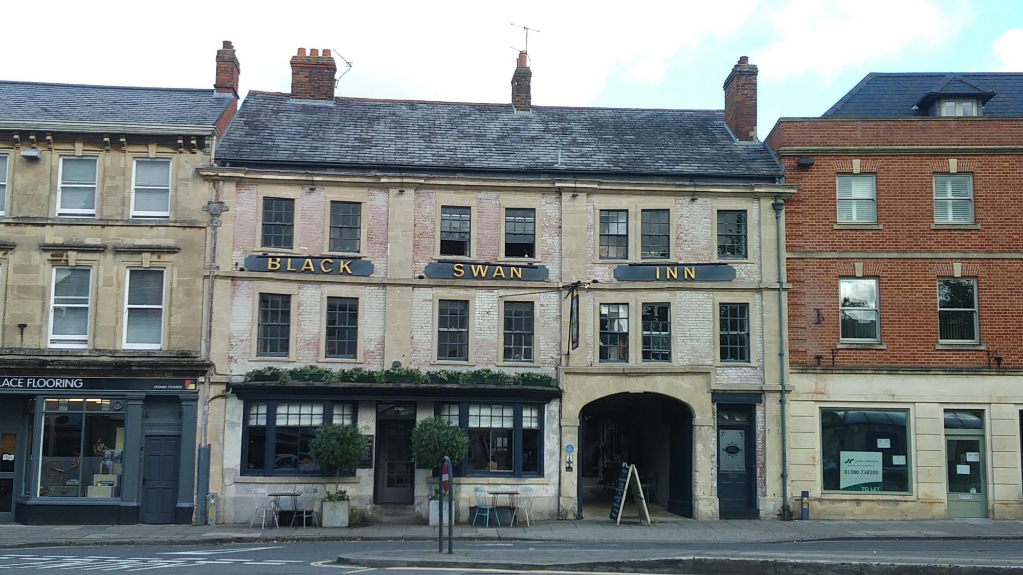 Black Swan, Devizes (Photo: Michael Green - 28/09/2024). (Pub, External, Key). Published on 31-10-2024