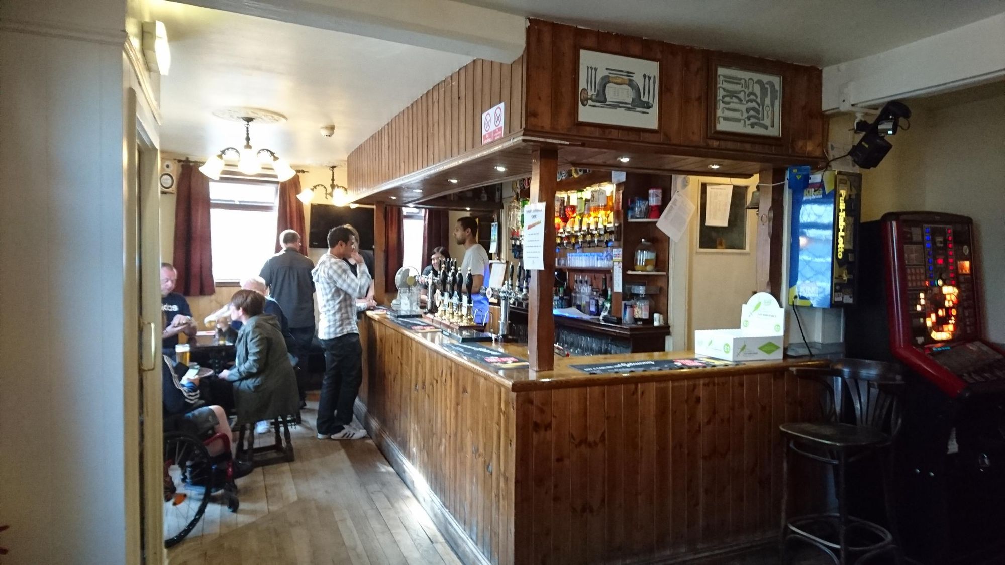 (Bar, Customers). Published on 05-06-2017