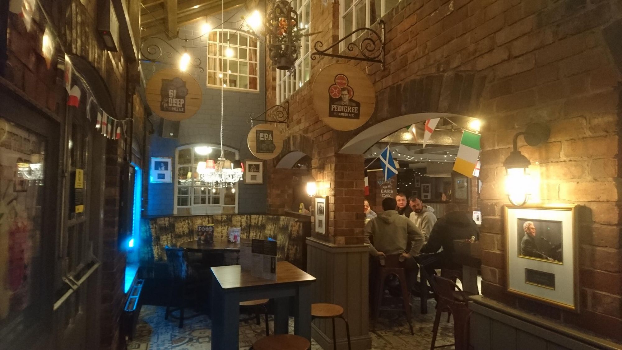 (Pub, Bar). Published on 13-02-2018