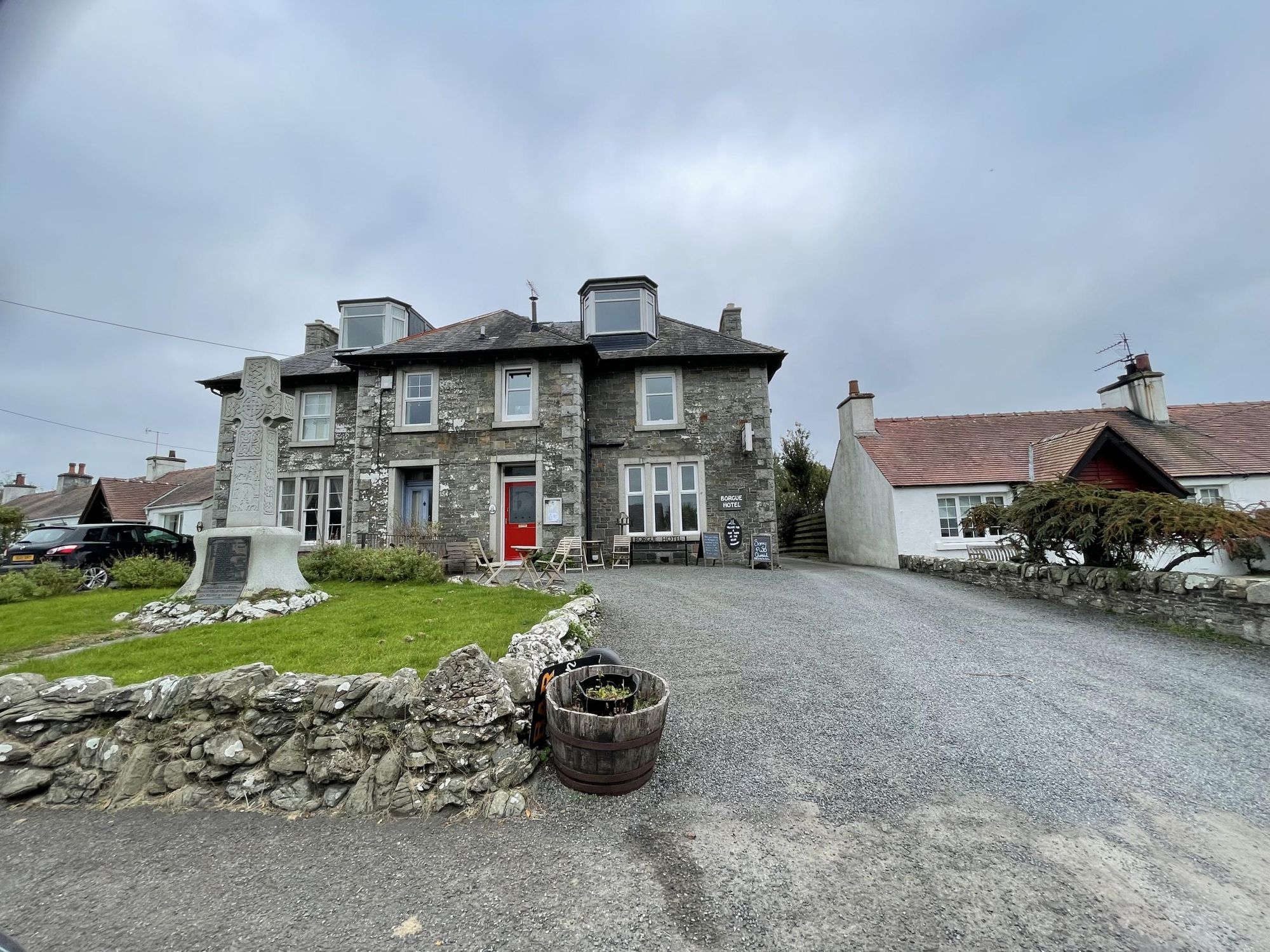 Borgue Hotel (Photo: Iain Jack - 23/09/2024). (Pub, External). Published on 23-10-2024