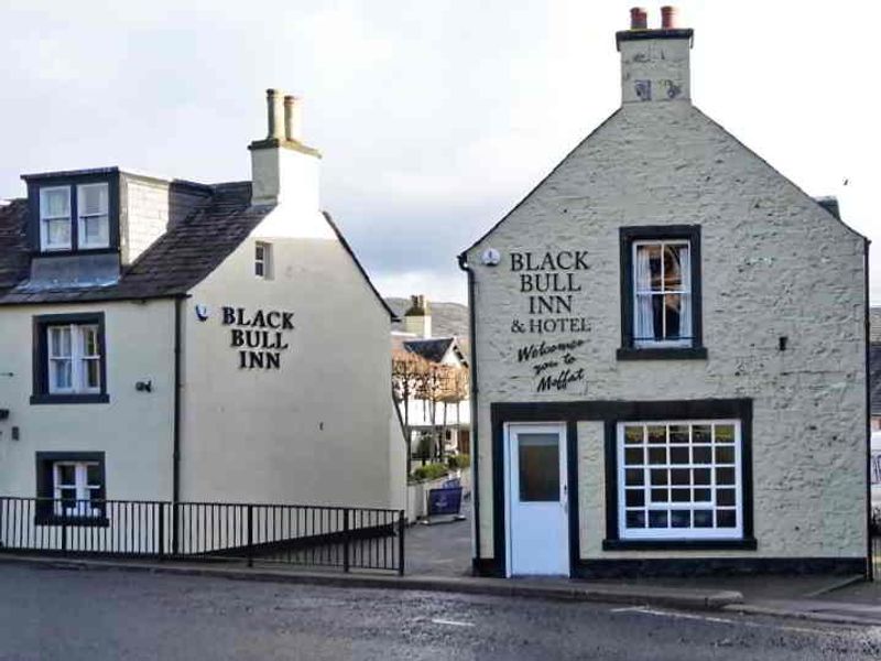 Railway Bar - on right, now hotel (Andrew Blagbrough 01/02/2023). (Pub, External, Key). Published on 20-02-2023