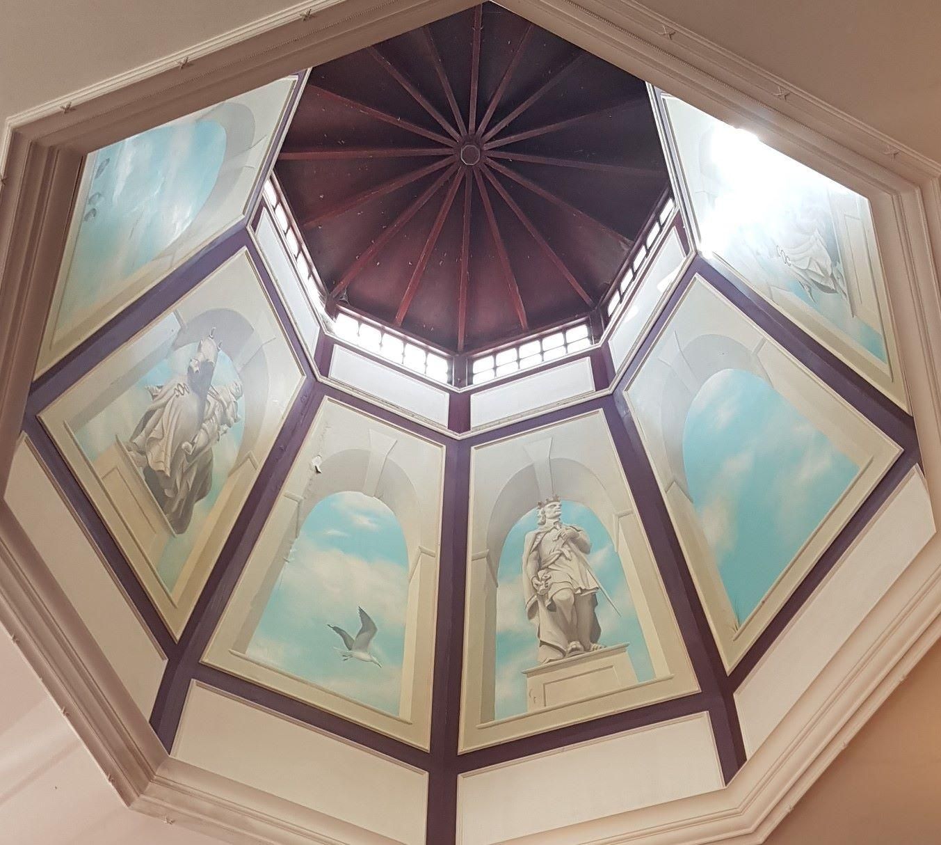 Ceiling. (Pub). Published on 31-10-2023