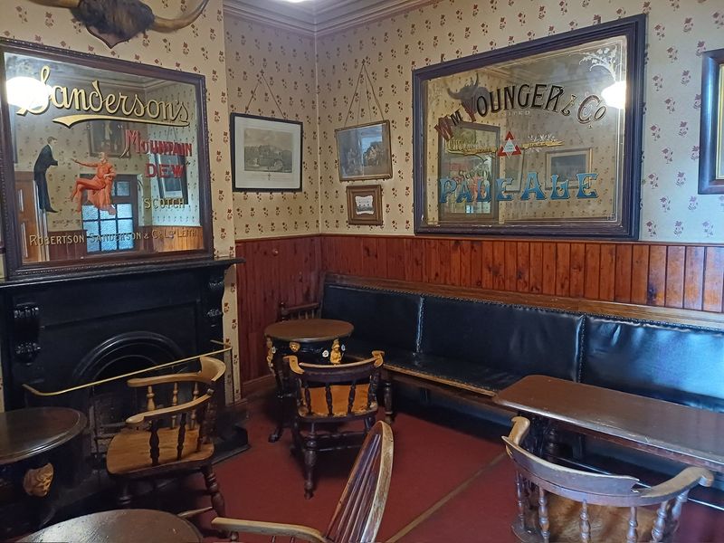 (Pub, Bar). Published on 01-01-1970 