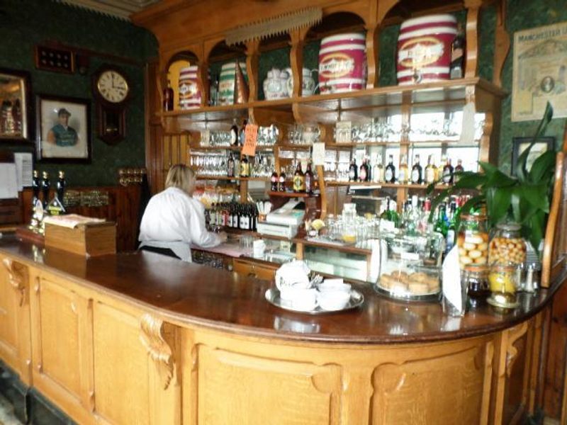 (Pub, Bar). Published on 01-01-1970 