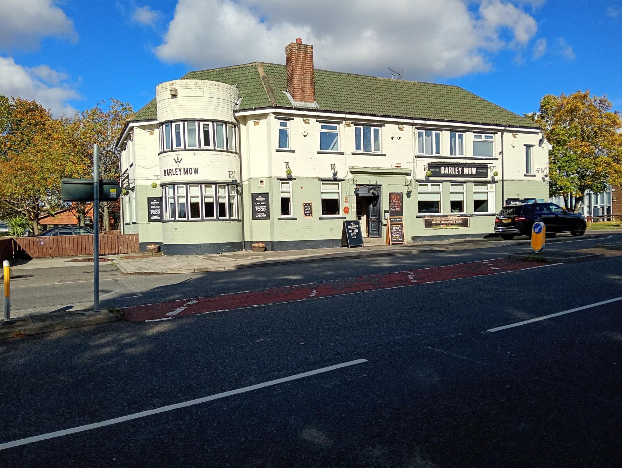 Sunny Barley Mow 2026. (Pub, External). Published on 07-10-2026