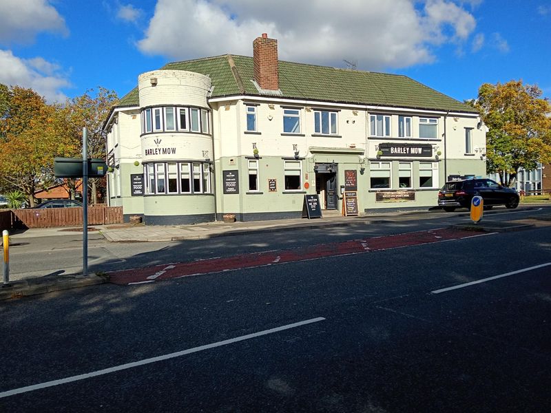 Sunny Barley Mow 2026. (Pub, External). Published on 07-10-2026