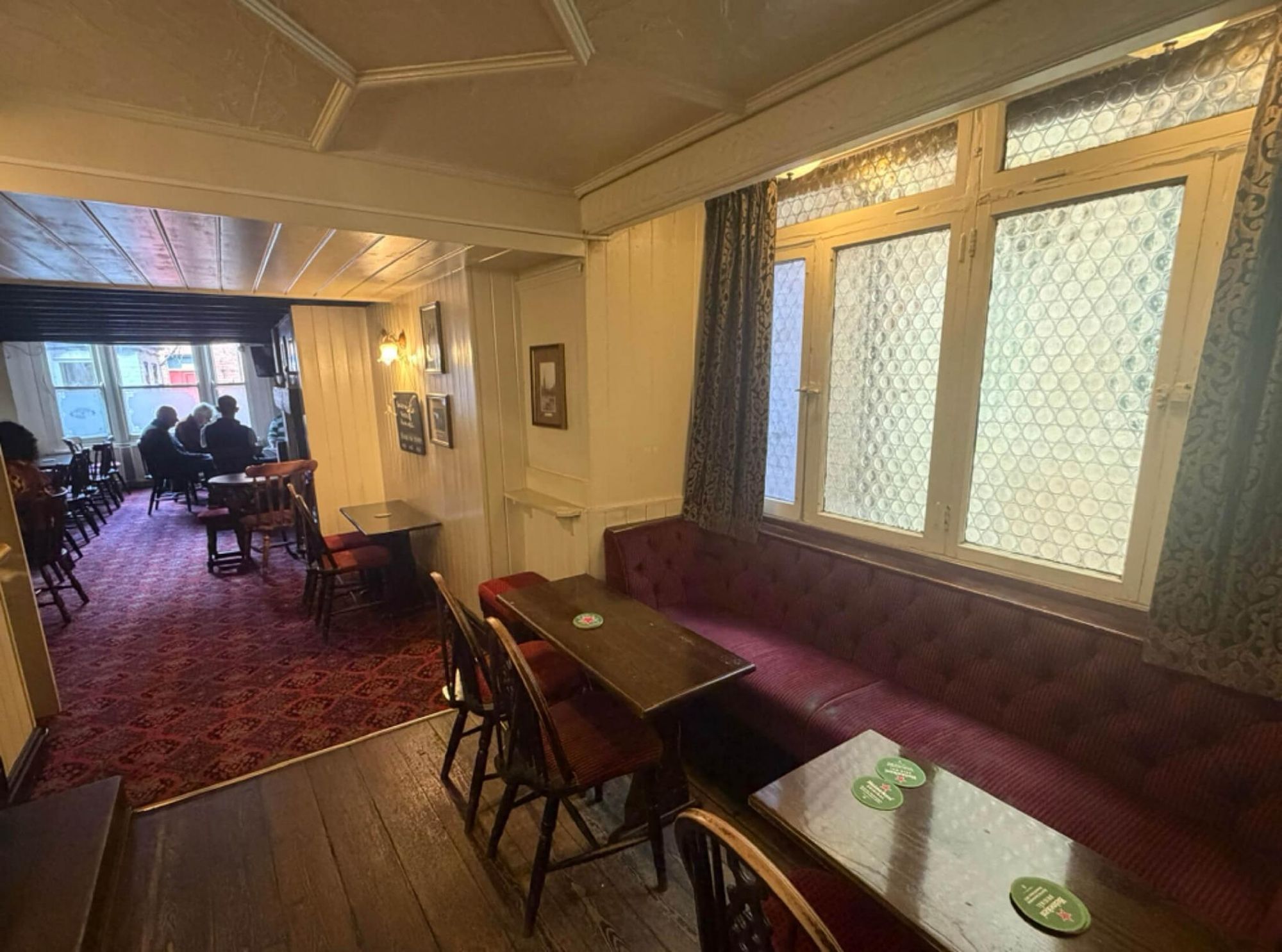 Back bar. (Pub, Bar). Published on 18-04-2026
