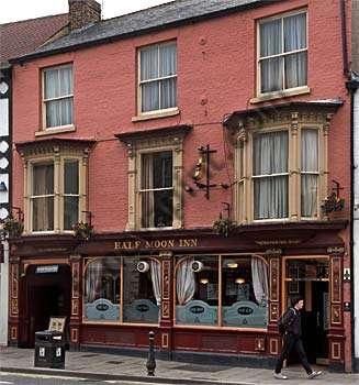 Old colours Pink/red half moon. (Pub, External). Published on 18-10-2019