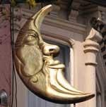 Half Moon sign. (Pub, Sign). Published on 18-10-2019