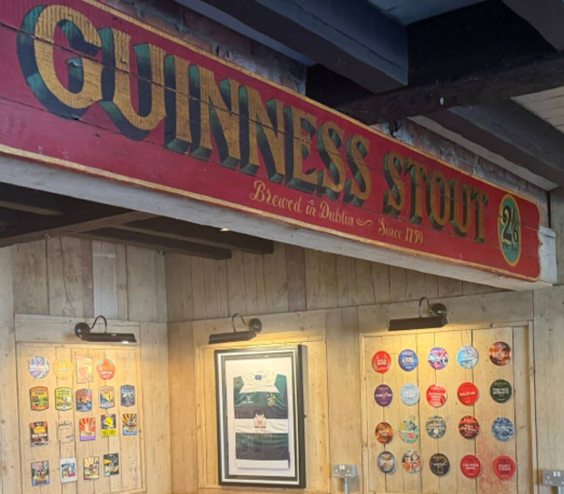 Sign and pump clips on rear wall. (Pub, Bar, Sign). Published on 18-04-2026