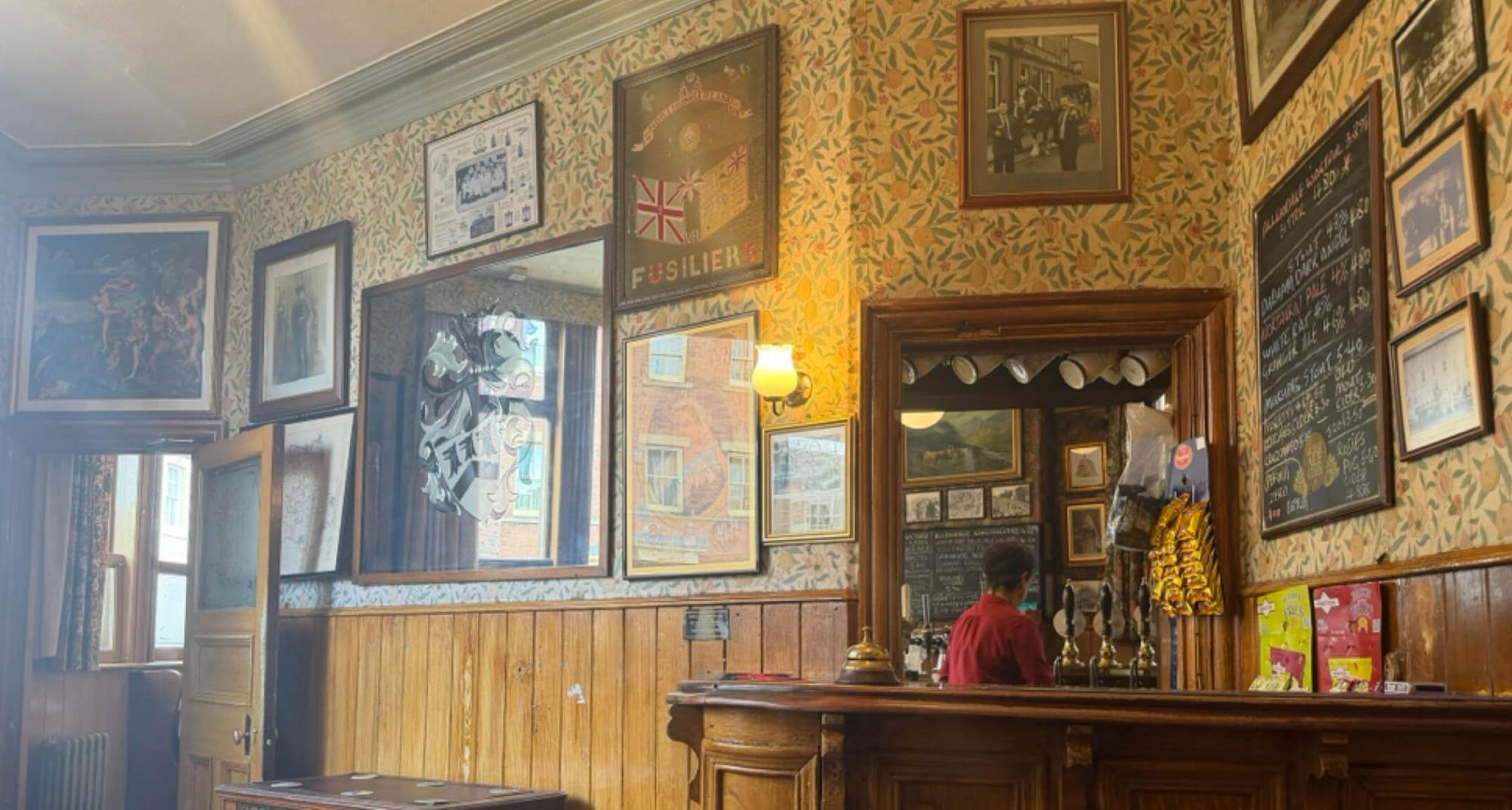 Back bar. (Pub, Bar). Published on 18-04-2026