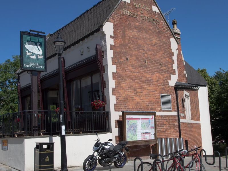 Sunny Swan & 3 cygnets. (Pub, External). Published on 03-07-2018