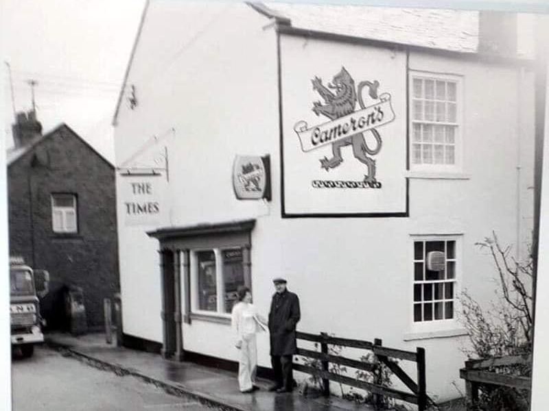 Old photo. (Pub, Sign, Publican, Customers). Published on 22-07-2022