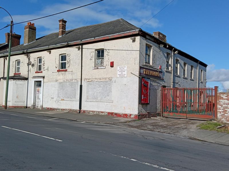 Side of Nimmo signs remnants. (Pub, External, Sign). Published on 01-10-2021 