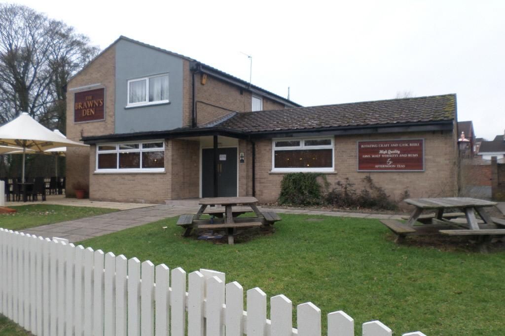 Brawns Den side. (Pub, External). Published on 08-02-2018