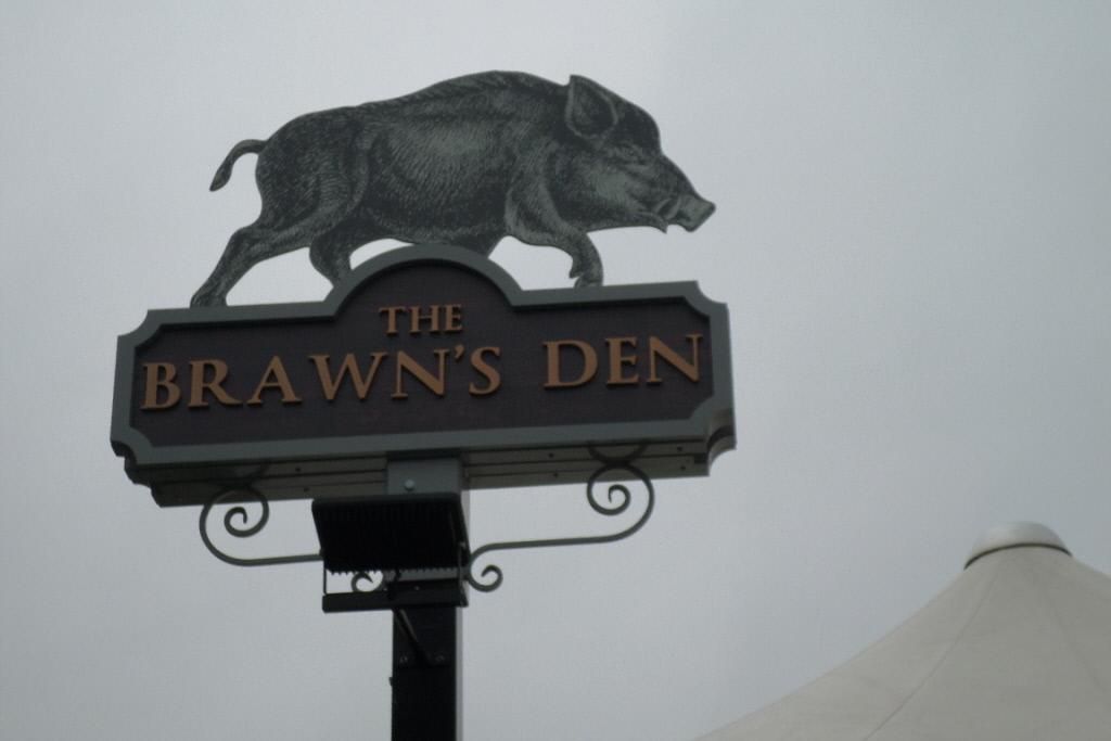 Brawns Den sign. (Pub, Sign). Published on 08-02-2018