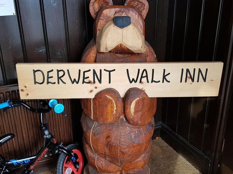 Mascot. (Pub, Sign, Customers). Published on 20-10-2018