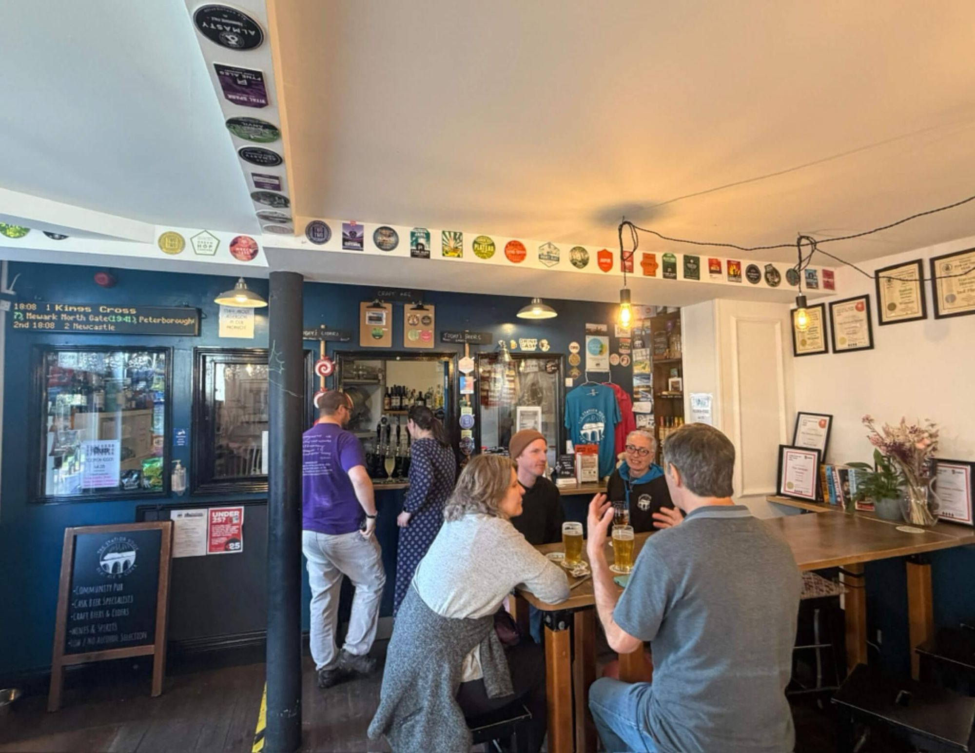 Facing servery. (Pub, Bar, Customers). Published on 18-04-2026