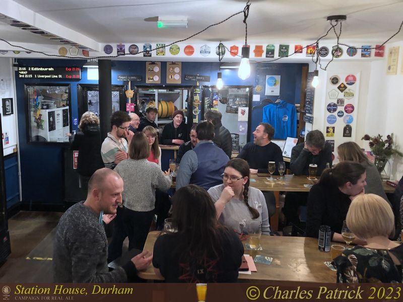 Station House bar. (Pub, Bar, Publican, Customers). Published on 24-01-2003