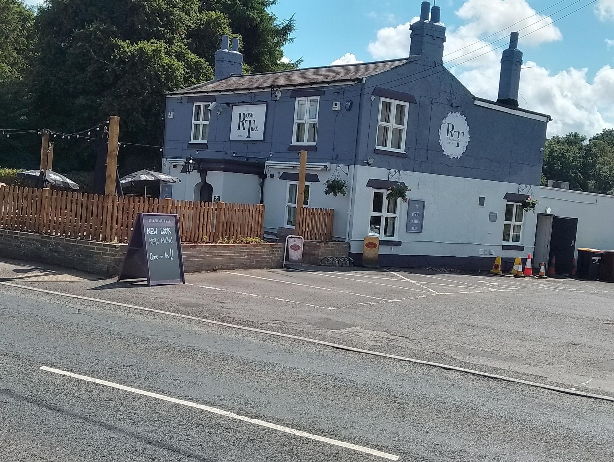 Car park view. (Pub). Published on 01-07-2025