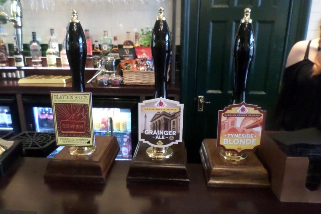 Local beers on bar on opening day. (Pub, Bar). Published on 18-02-2018