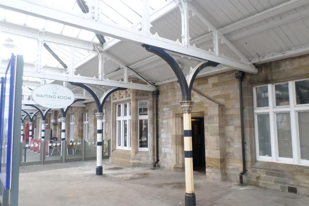 view from platform end. (Pub, External). Published on 18-02-2018