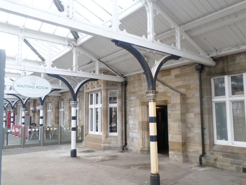 view from platform end. (Pub, External). Published on 18-02-2018