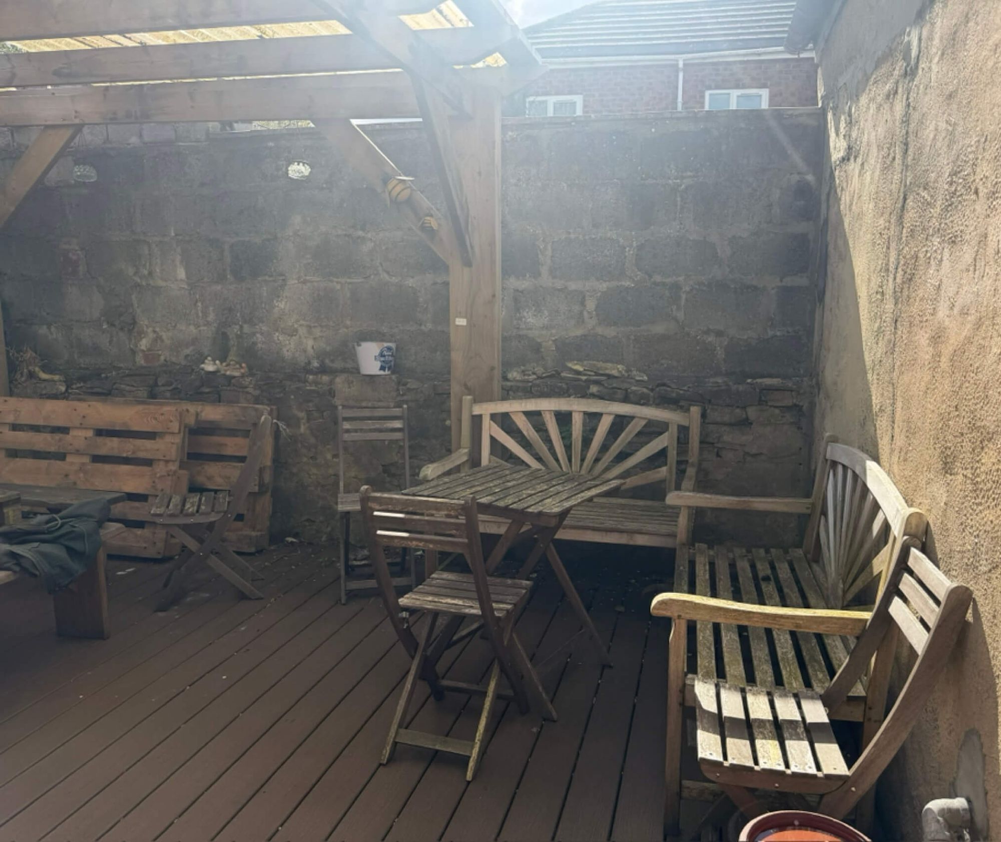 Yard. (Pub, Garden). Published on 18-04-2026