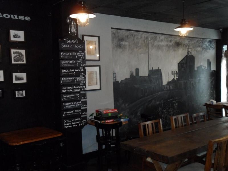 Bar and mural. (Pub, Bar). Published on 31-07-2018