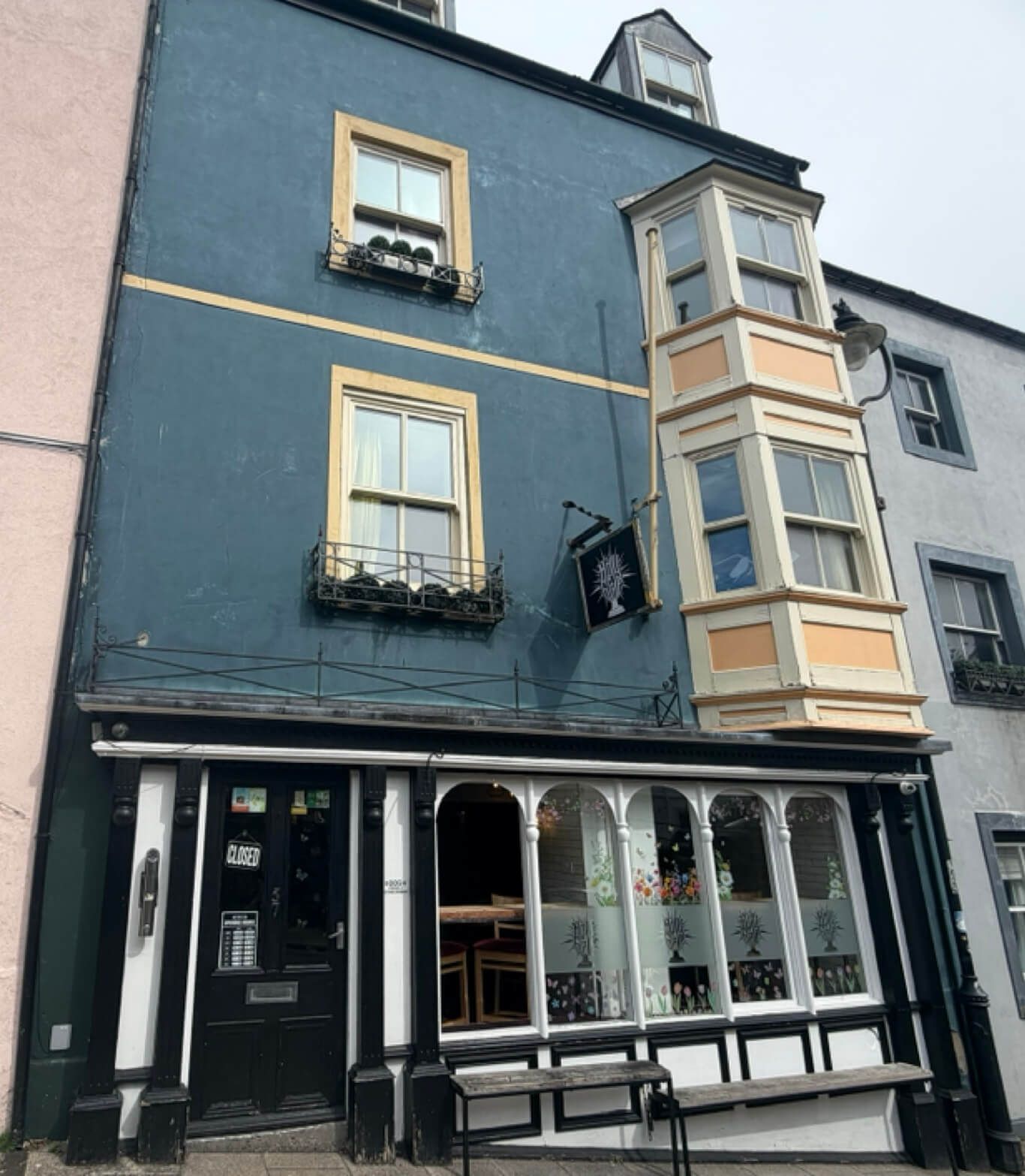 Outside. (Pub, External). Published on 18-04-2026