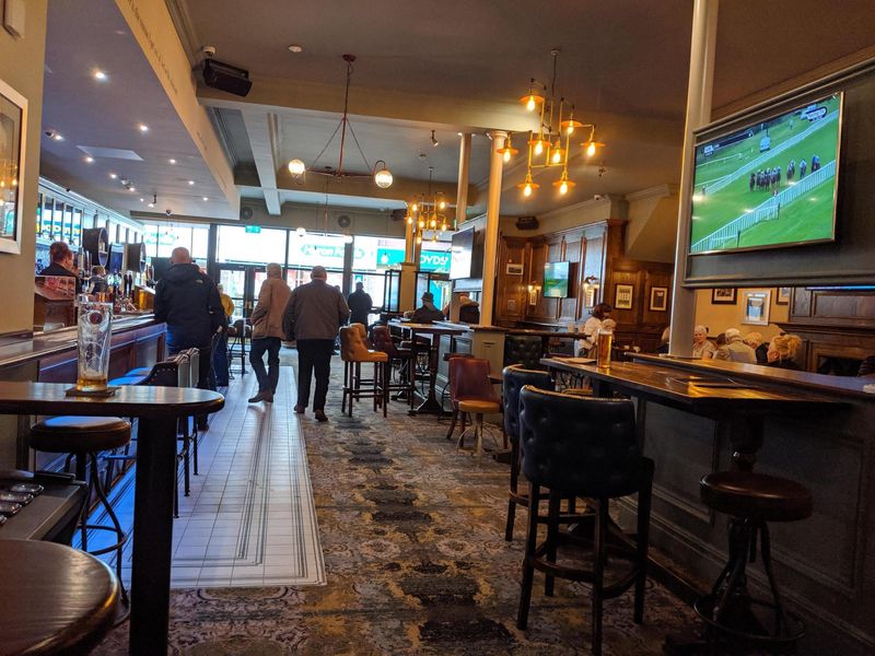 Bar & customers Tap & Tun. (Pub, Bar, Customers). Published on 23-09-2019 