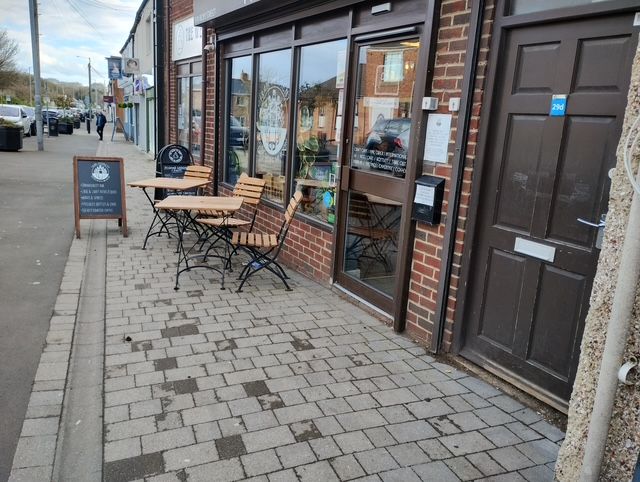 Pavement seating. (Pub, External). Published on 14-03-2026