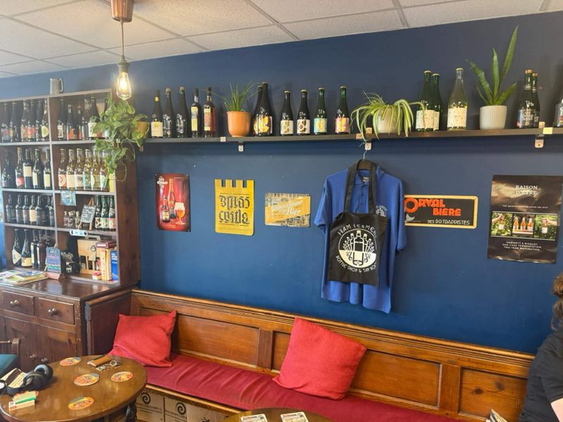 Opposite bar. (Pub, Bar). Published on 18-04-2028 