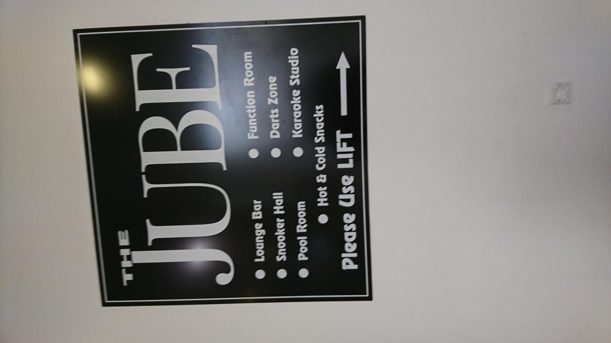 (Bar, Sign). Published on 01-01-1970