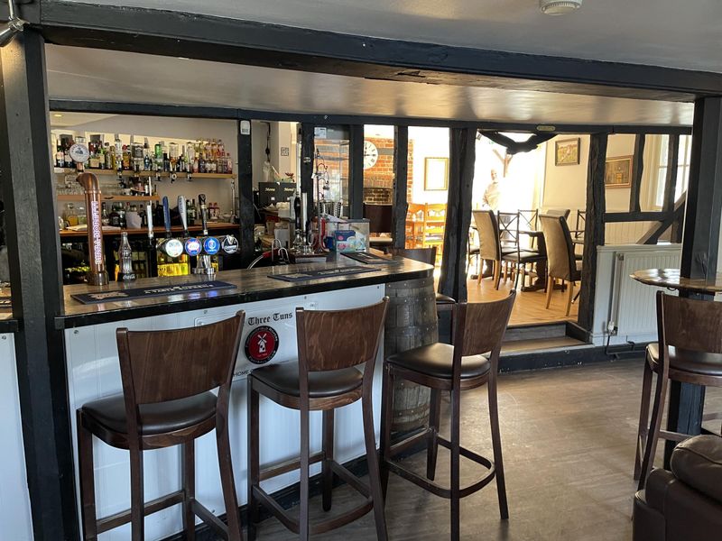 (Pub, Bar). Published on 02-04-2022 