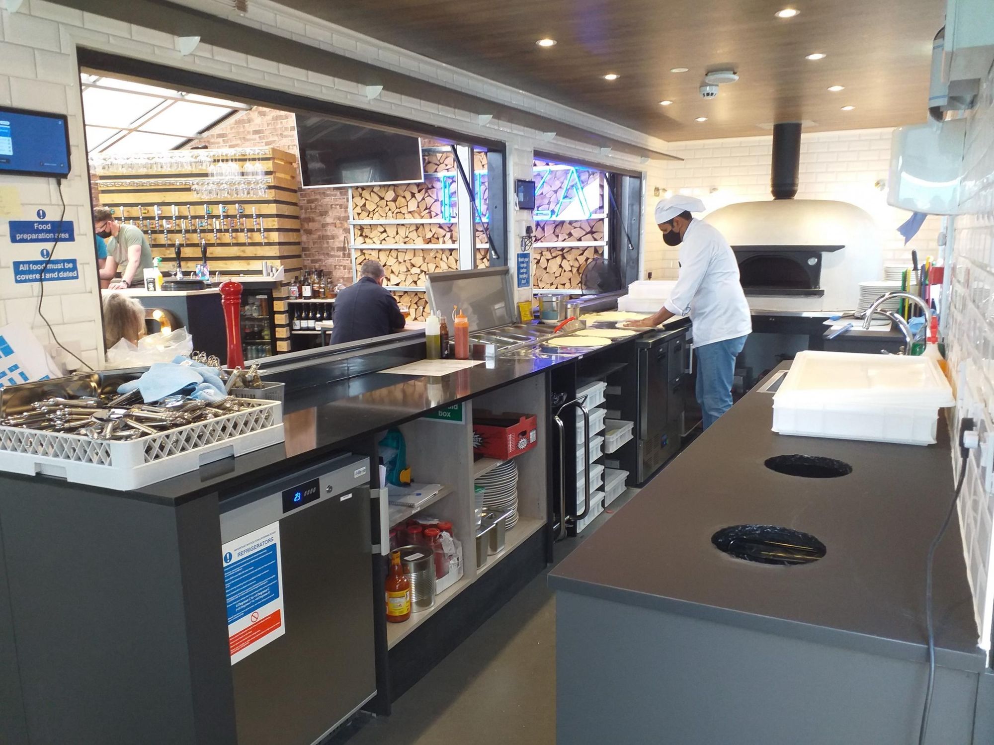 (Pub, Bar). Published on 30-06-2021