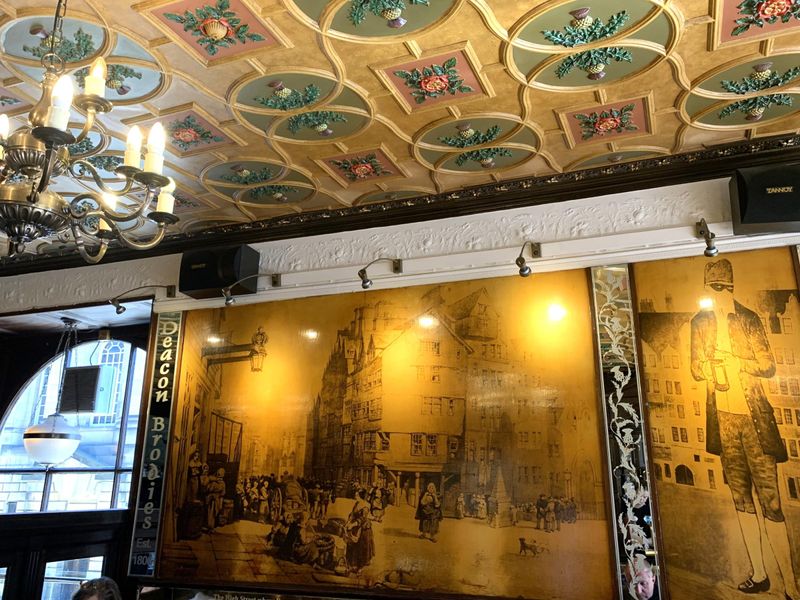 (Pub, Bar). Published on 26-05-2024