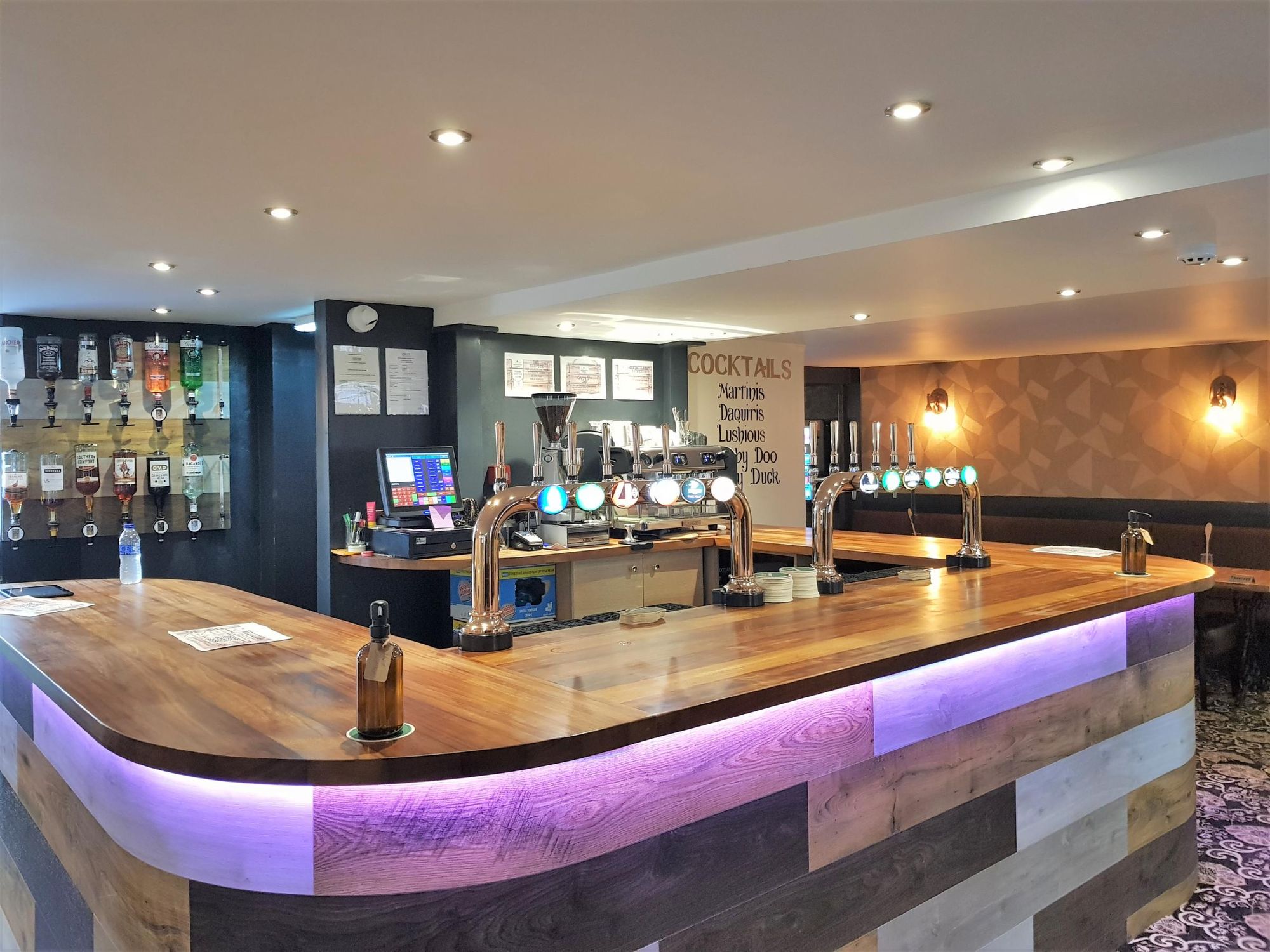 (Pub, Bar). Published on 05-08-2021