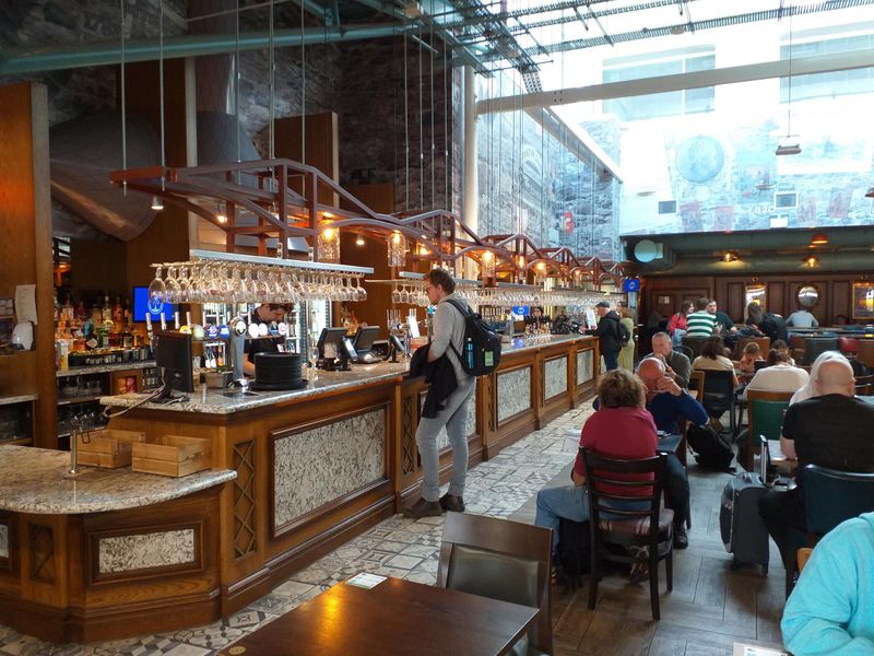 (Pub, Bar). Published on 19-05-2024