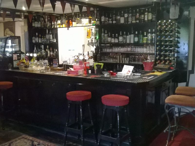 (Pub, Bar). Published on 02-12-2017