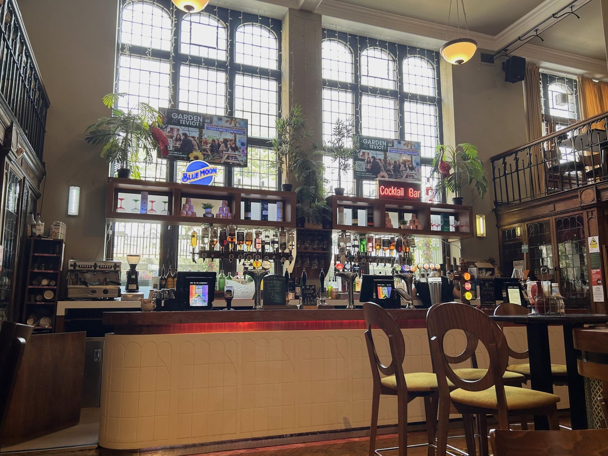 (Pub, Bar). Published on 09-10-2023